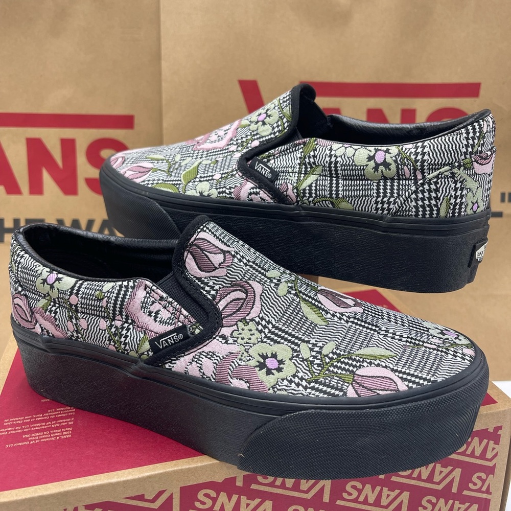 Vans WMNS Classic Slip-On Stackform Platform Sneakers 
Tapestry Floral Black - Picture 7 of 16